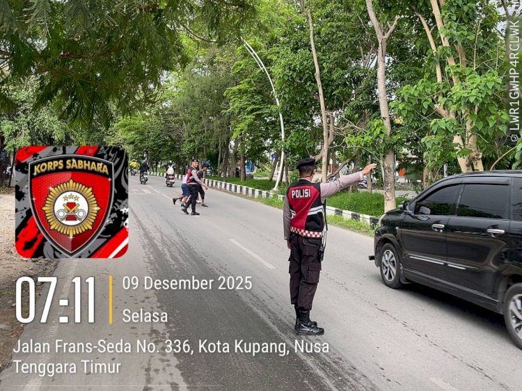 Satsamapta Polresta Kupang Kota Intensifkan Pengaturan Lalin untuk Ciptakan Kamseltibcarlantas di Pagi Hari