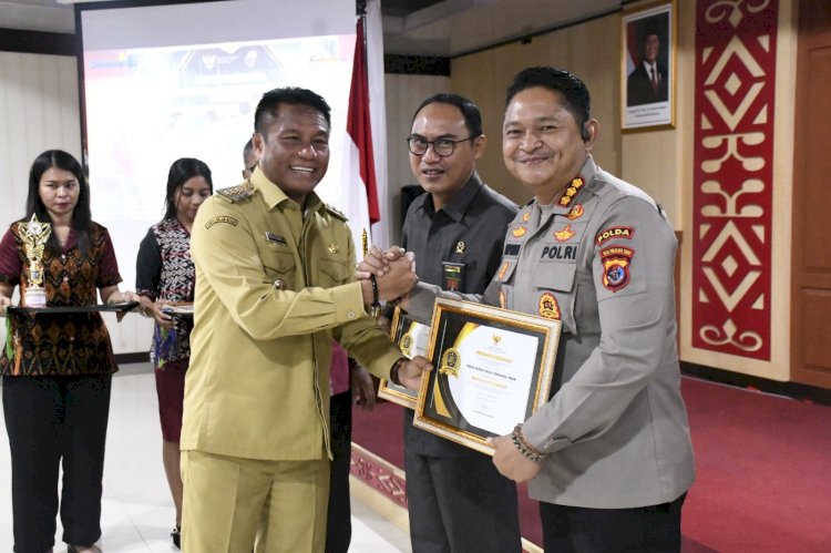 Polda NTT Raih Predikat “Menuju Informatif” di Anugerah Keterbukaan Informasi Publik 2025