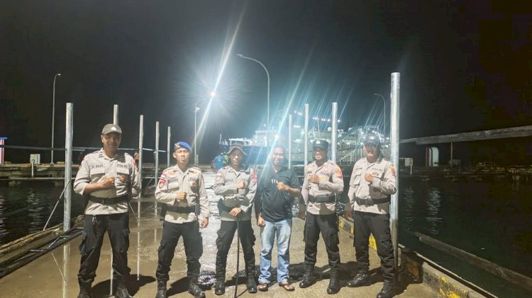 Pengamanan Debarkasi Penumpang di Pelabuhan Tenau Berjalan Aman, Polsubsektor Tenau Siagakan Personel dalam Ops Lilin Turangga 2025.
