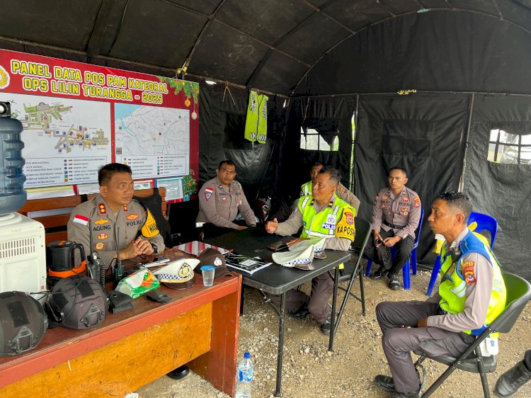 Wakapolresta Kupang Kota Cek Pos Pam Katedral, Pastikan Kesiapan Pengamanan Nataru 2025.