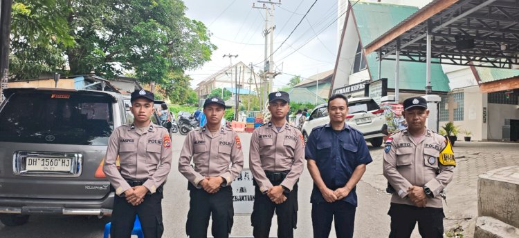Ciptakan Rasa Aman, Polsek Kota Raja Amankan Ibadah Perjamuan Kudus.