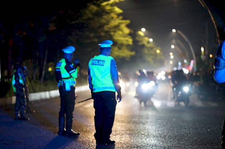 Pergantian Tahun Baru 2026 di Kota Kupang Berlangsung Meriah dan Kondusif, Kapolresta Kombes Djoko Lestari Apresiasi Peran Masyarakat.