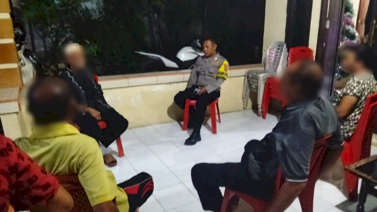 Selesaikan Kesalahpahaman di Lokasi Proyek Jalan, Bhabinkamtibmas Naikoten Dua Terapkan Problem Solving secara Humanis