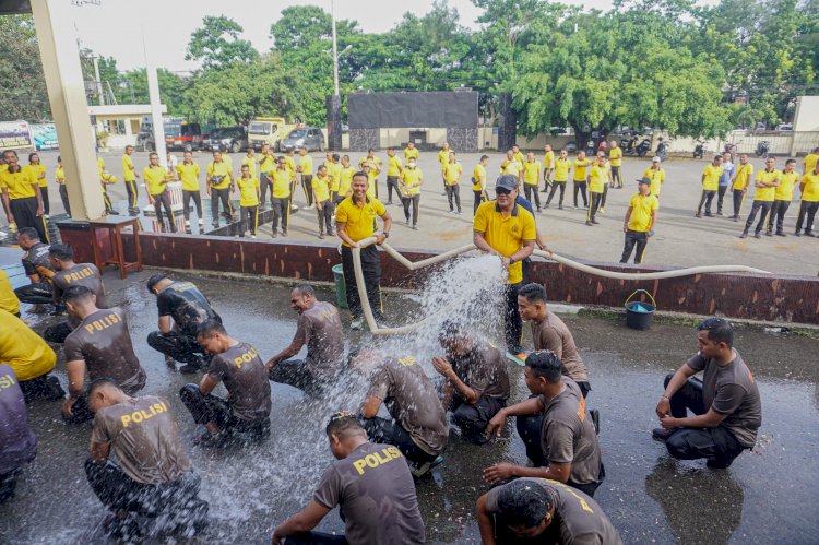 Perkuat Soliditas dan Jiwa Korsa, Polresta Kupang Kota Gelar Pembinaan Tradisi Anggota Baru.