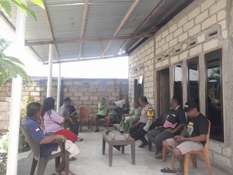 Respon Cepat Laporan Warga, Bhabinkamtibmas Manutapen Damaikan Kasus Pengrusakan Secara Kekeluargaan