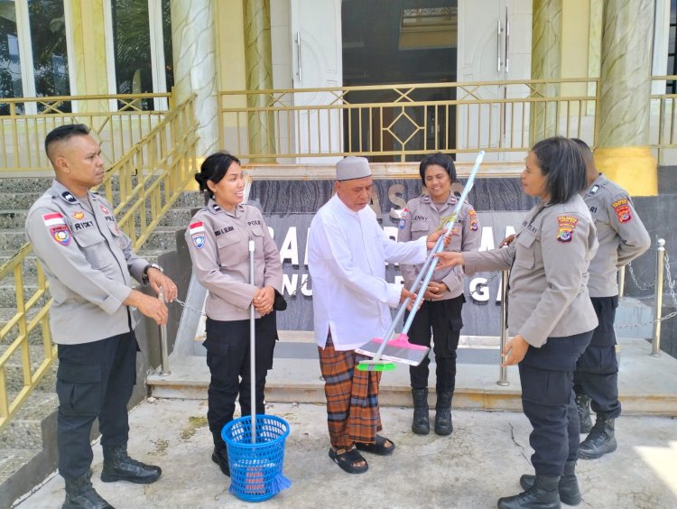 Perkuat Sinergitas Tokoh Agama, Sat Binmas Polresta Kupang Kota Salurkan Sarana Kontak dan Sosialisasi Call Center 110.