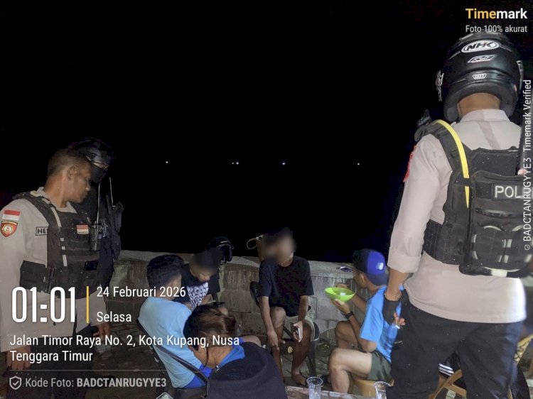 Hadirkan Rasa Aman Saat Ramadhan, Sat Samapta Polresta Kupang Kota Jaga Lokasi Takjil Hingga Bubarkan Pesta Miras.