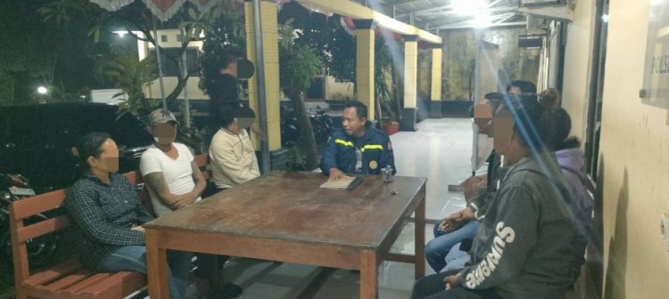 Problem Solving Humanis, Bhabinkamtibmas Nunhila Selesaikan Kasus Penganiayaan Ringan Melalui Mediasi di Mapolsek Alak.