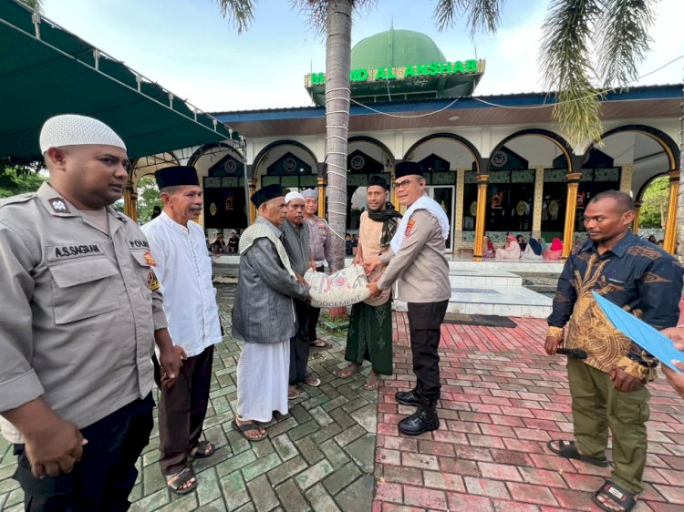 Kapolresta Kupang Kota Salurkan 100 Sak Semen untuk Dukung Pembangunan SMP Islam Terpadu Al Ansor Alak
