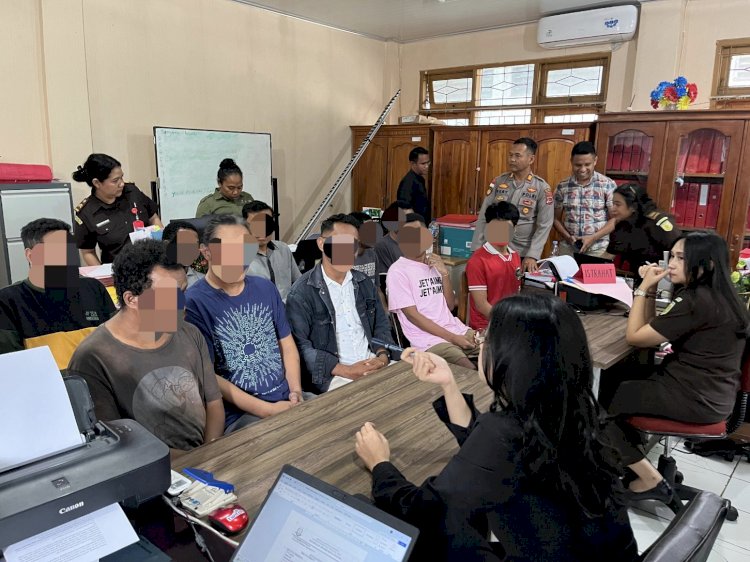 Delapan Tersangka Pengeroyokan Maut di Sikumana Resmi Dilimpahkan Polsek Maulafa ke Kejari Kota Kupang