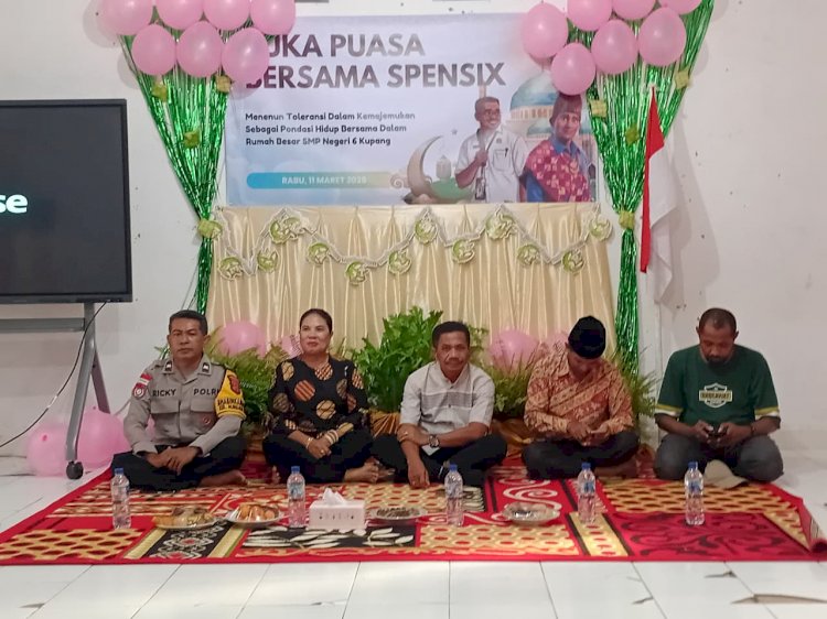 Bhabinkamtibmas Nunbaun Delha Hadiri Buka Puasa Bersama di SMPN 6 Kota Kupang, Ajak Jaga Toleransi Antar Umat Beragama.