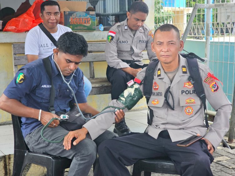 Jaga Stamina Personel Operasi Ketupat, Sidokkes Distribusikan Vitamin dan Cek Kesehatan Berkala.