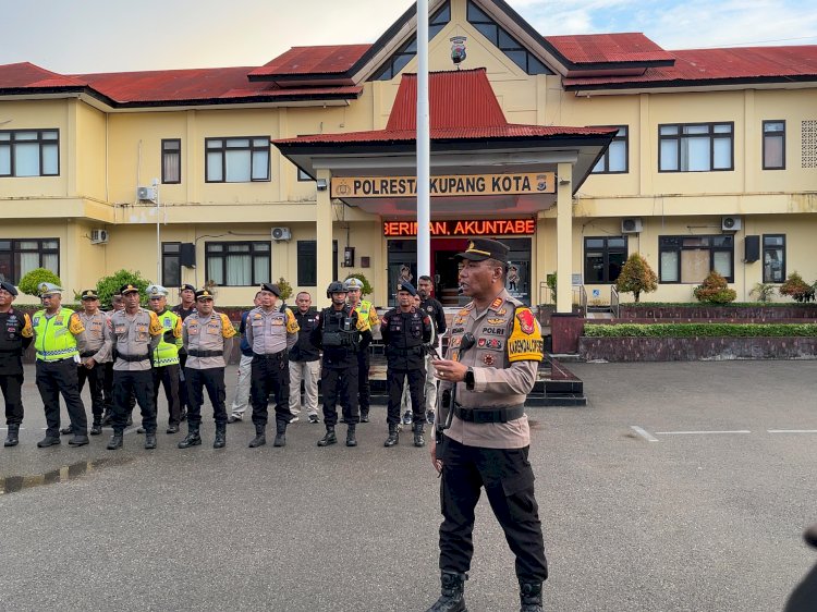 Pastikan Ramadhan Kondusif, Kabag Ops Polresta Kupang Kota Cek Kesiapan Personel BKO Polda NTT dalam Pengamanan Takjil dan Tarawih.