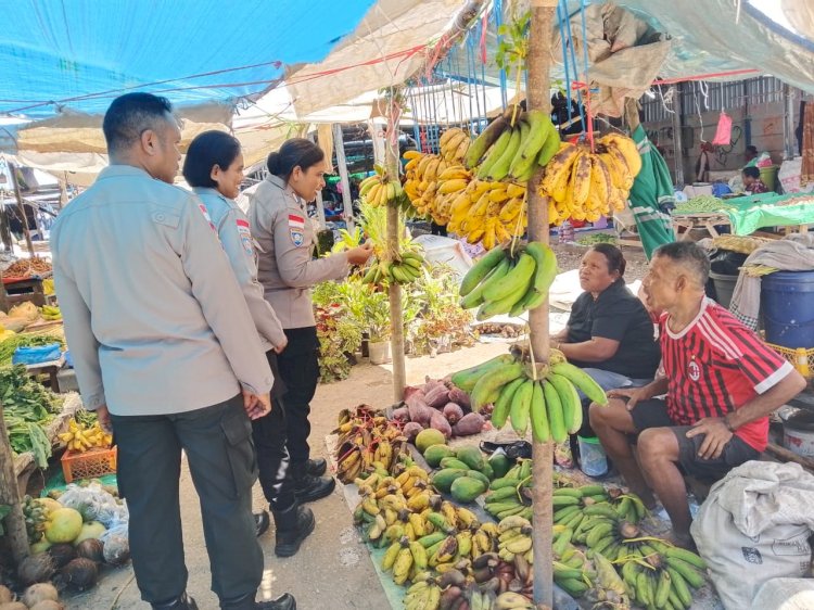 Satbinmas Polresta Kupang Kota Laksanakan Binluh di Pasar Oesapa Jelang Idul Fitri 1447 H