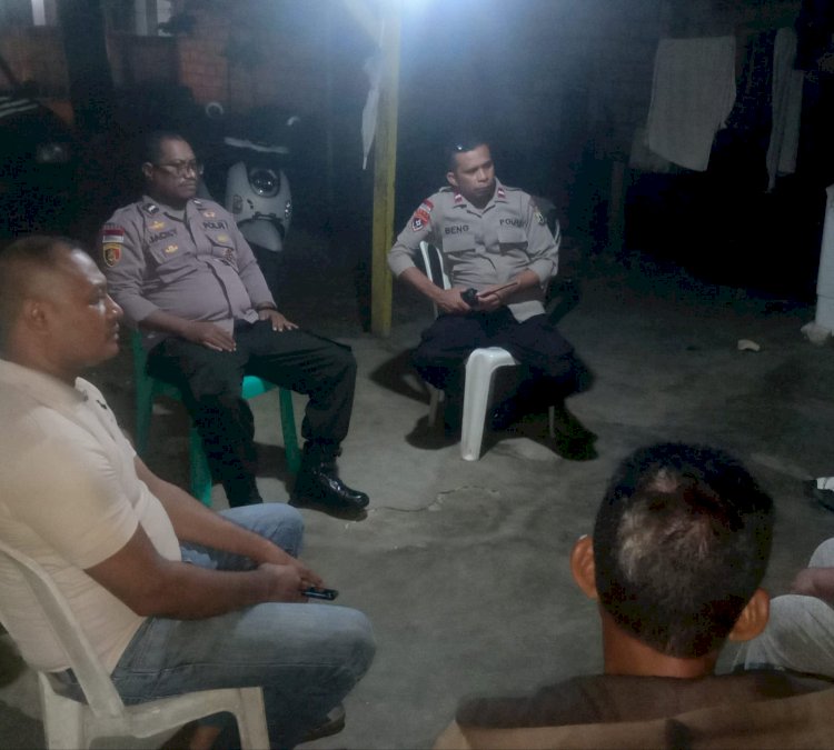 Patroli Malam Hari, Polsek Maulafa Pastikan Situasi Kamtibmas Kondusif: Kapolsek Imbau Warga Bentuk Siskamling dan Jauhi Miras.