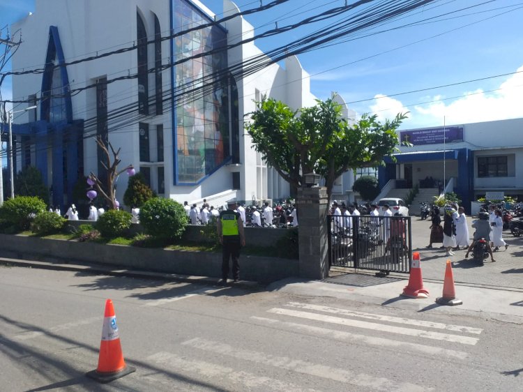 Polsek Maulafa Terjunkan Personel Amankan Ibadah Penahbisan Sidi di GMIT Kaisarea Kolhua