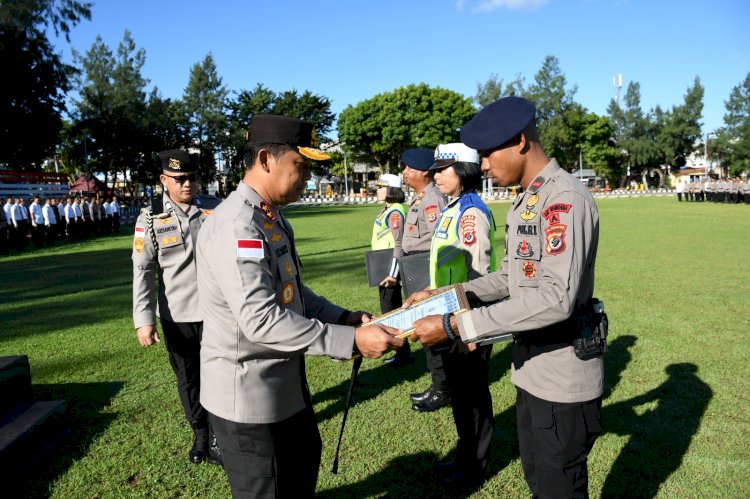 Kapolda NTT Berikan Penghargaan kepada Personel Berprestasi, Tekankan Semangat Pengabdian dan Integritas.