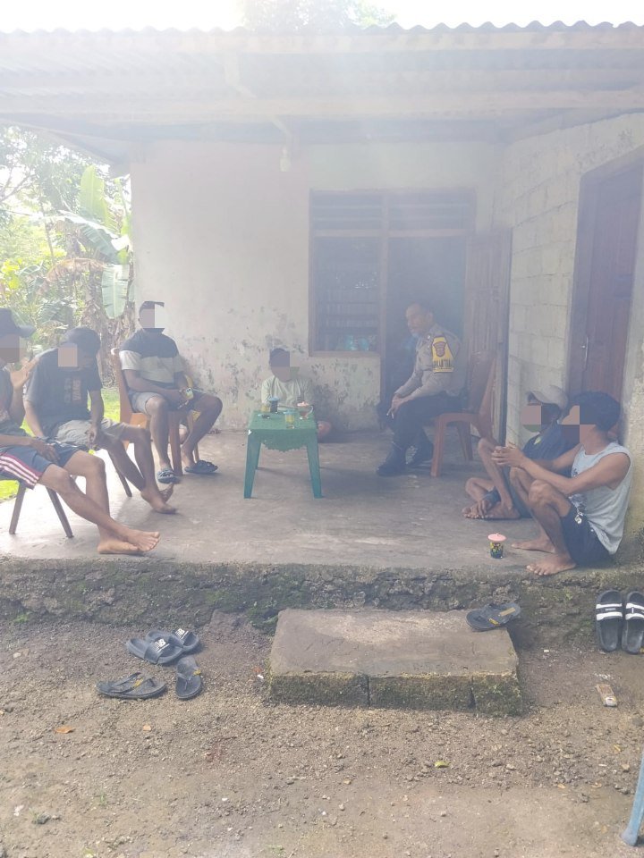 Bhabinkamtibmas Naioni Mediasi Kasus Penganiayaan, Kedua Pihak Sepakat Damai.