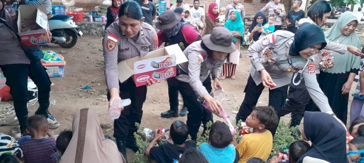 Kapolres Flores Timur dan Polwan Turun ke Lokasi, Ratusan Rumah Rusak Akibat Gempa di Adonara Timur.