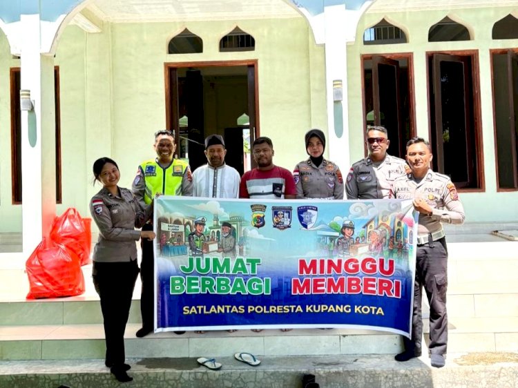 Satlantas Polresta Kupang Kota Gelar Jumat Berbagi di Masjid Nurul Yaqien, Perkuat Toleransi dan Kebersamaan.