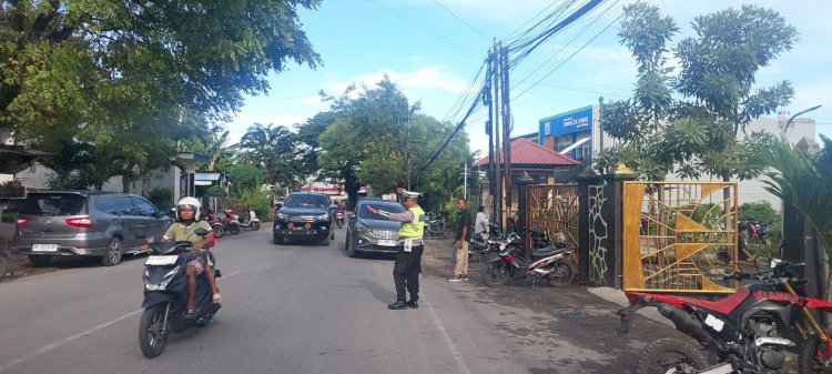 Satlantas Polresta Kupang Kota Hadirkan Rasa Aman Saat Ibadah Minggu di Sejumlah Gereja