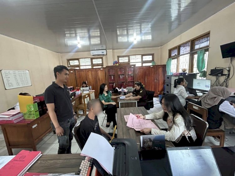 Gagal Curi Motor dan Sembunyi di Kolong Mobil, Kini Tersangka Dilimpahkan Satreskrim Polresta Kupang Kota.