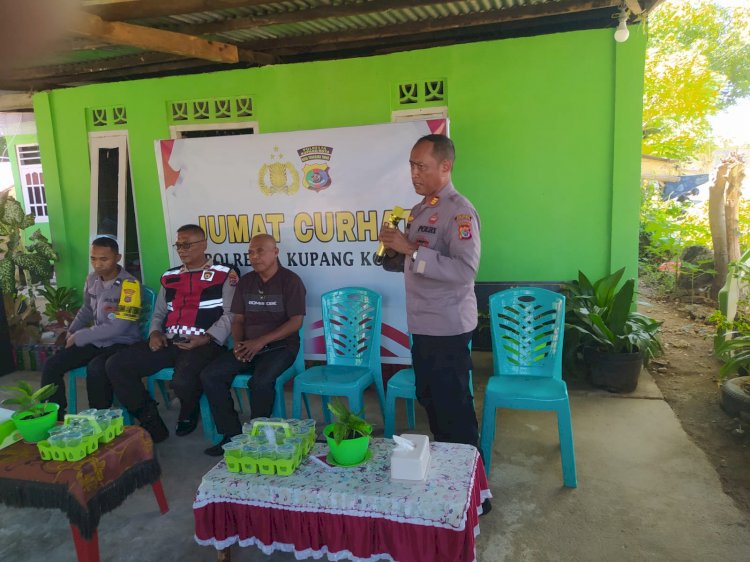 “Jumat Curhat” Polresta Kupang Kota di Oesapa: Warga Sampaikan Aspirasi, Polisi Berikan Solusi Kamtibmas.