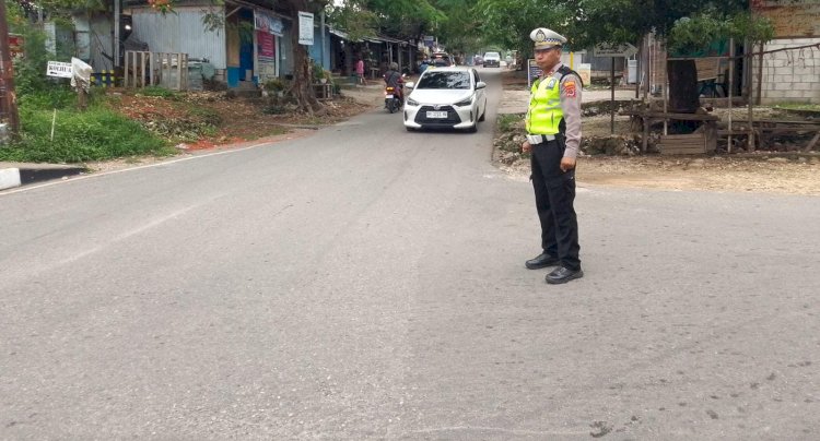 Personel Polsek Maulafa Strong Point di Tujuh Titik Strategis, Amankan Aktifitas Warga dan Pelajar di Pagi Hari.
