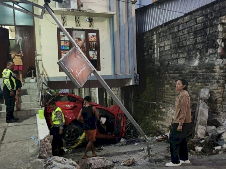 Satu Korban Meninggal Dunia Akibat Laka Tunggal Mobil di Jalan Sam Ratulangi, Satlantas Polresta Kupang Kota Lakukan Penyelidikan.