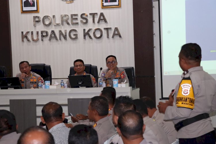 Supervisi Korbinmas Polri di Polresta Kupang Kota, Kapolresta Kombes Djoko: Bhabinkamtibmas Garda Terdepan Jaga Stabilitas Kamtibmas.