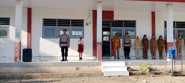Polsek Alak Edukasi Pelajar SDN Tenau, Cegah Bullying Melalui Upacara Bendera.