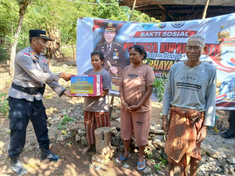 Jelang Hari Bhayangkara Ke-80, Polresta Kupang Kota Tebar Kepedulian Melalui Bakti Sosial di Kecamatan Alak.