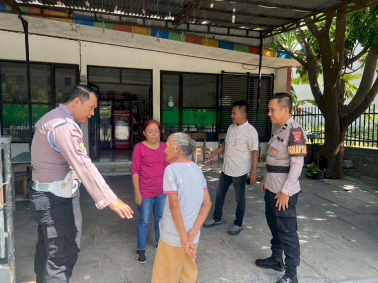 Polresta Kupang Kota Bantu Pulangkan Seorang Nenek yang Sempat Tersesat di Pasar Oebobo