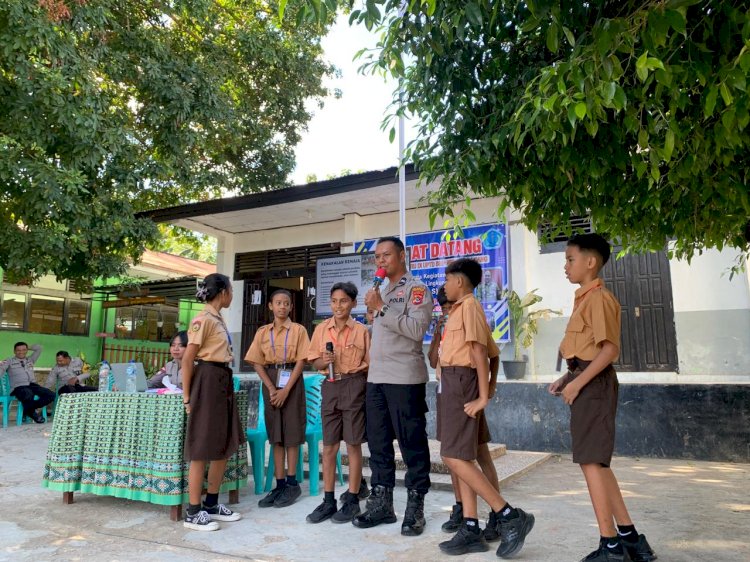Polresta Kupang Kota Tanamkan Karakter dan Kesadaran Hukum kepada 303 Siswa Baru SMP Negeri 4 Kota Kupang