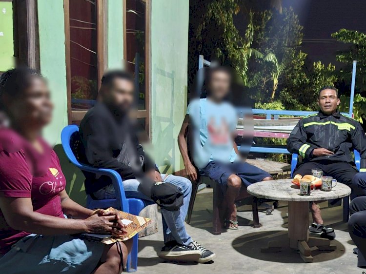 Mabuk Berujung Cekcok dengan Kakak, Pemuda di Bakunase II Didamaikan Bhabinkamtibmas Polsek Kota Raja.