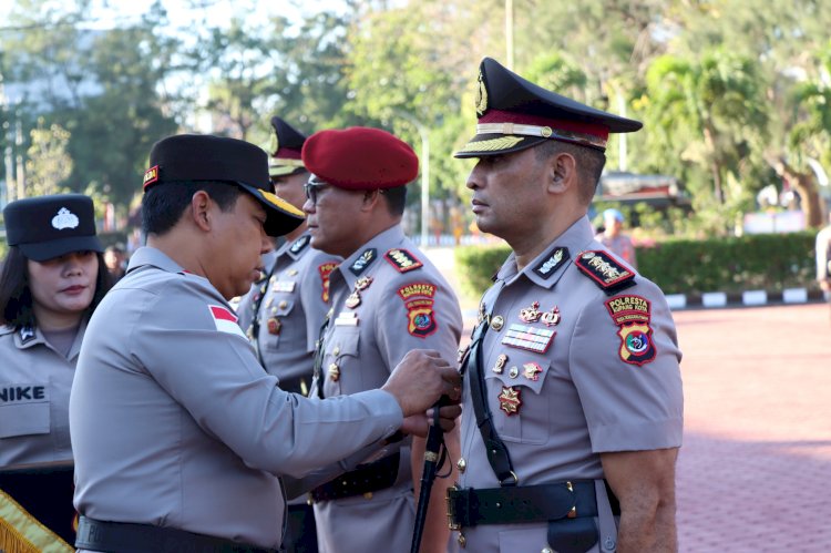 Kapolresta Kupang Kota Resmi Berganti, Kombes Nelson Quintas Siap Lanjutkan Pengabdian untuk Masyarakat.