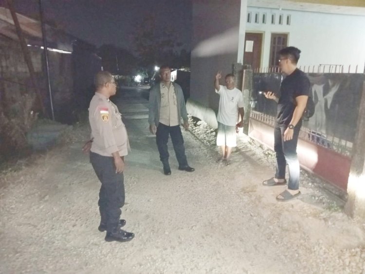 Respons Cepat Piket SPKT Polsek Maulafa Padamkan Api Akibat Pembakaran Sampah di Penfui
