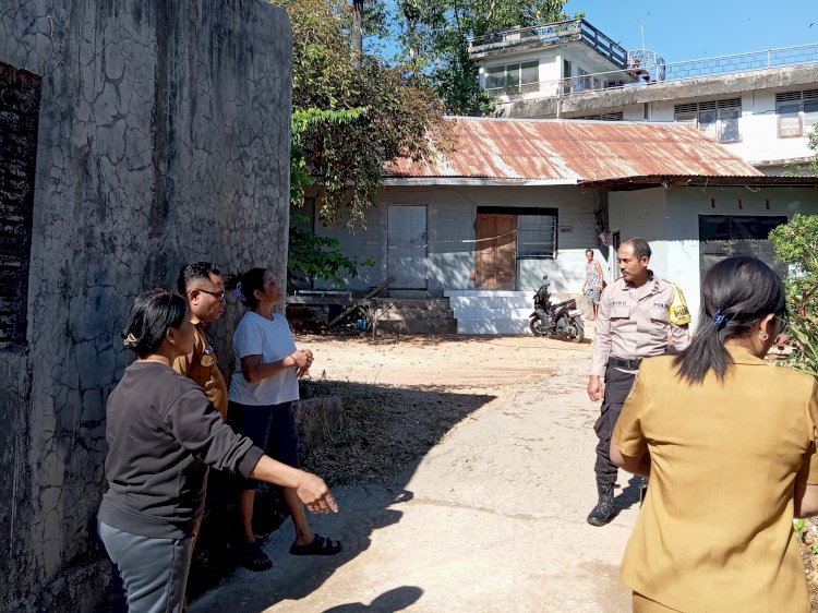 Bhabinkamtibmas Fontein Gerak Cepat Tindaklanjuti Keluhan Sekolah Terkait Limbah dan Kebocoran Pipa PDAM