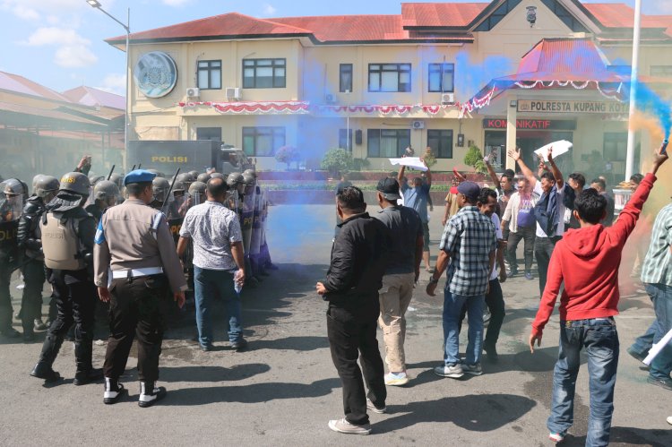 Polresta Kupang Kota Tingkatkan Kesiapsiagaan Personel Melalui Latihan Dalmas