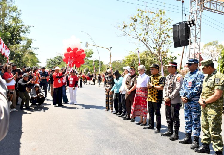 Kapolda NTT Hadiri Pawai Pembangunan 2026, 69 Tim Tampilkan Wajah Keberagaman NTT.