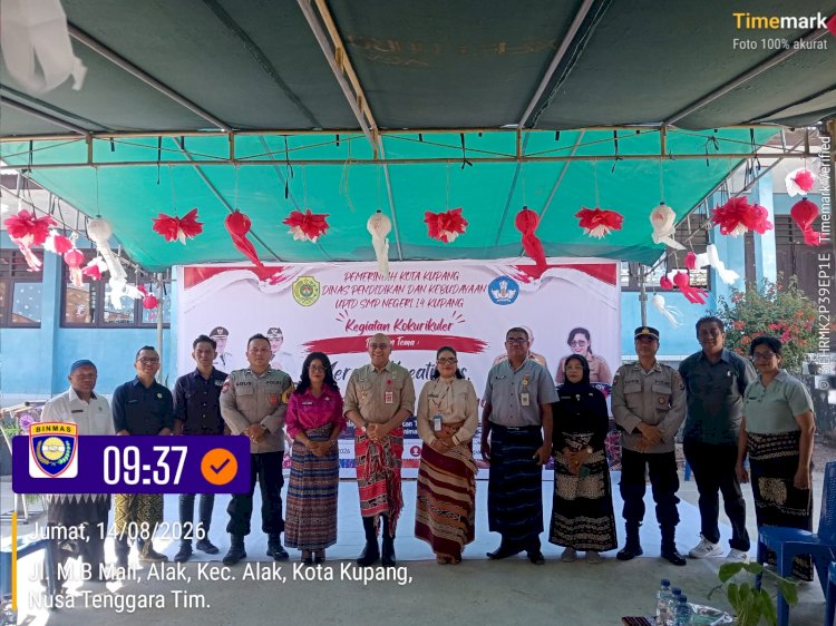 Bhabinkamtibmas Penkase Oeleta Dampingi Kanit Samapta Hadiri Pembukaan Kegiatan “Kurikuler Membatik” di SMP Negeri 14 Kota Kupang