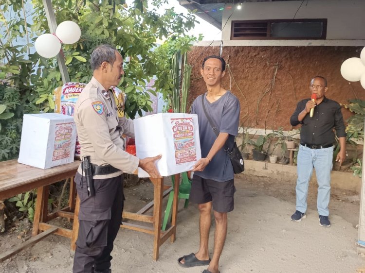 Bhabinkamtibmas Fontein Hadir dalam Penyaluran Bantuan untuk Korban Gempa Flores