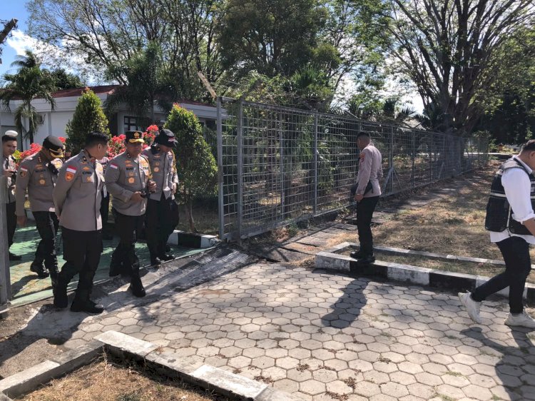 Kapolresta Kupang Kota Antar Keberangkatan Kapolda NTT ke Maumere, Pastikan Penanganan Korban Gempa Flores.