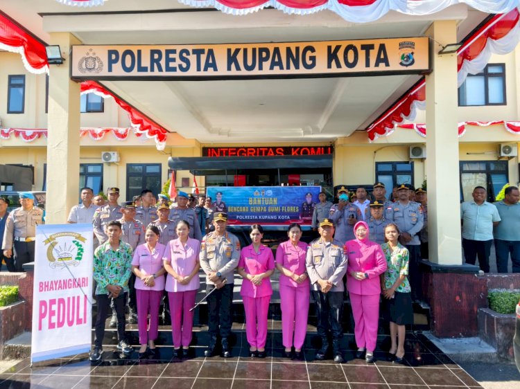 Duka Flores Duka Bersama, Polresta Kupang Kota Salurkan Tiga Ton Beras untuk Korban Gempa.