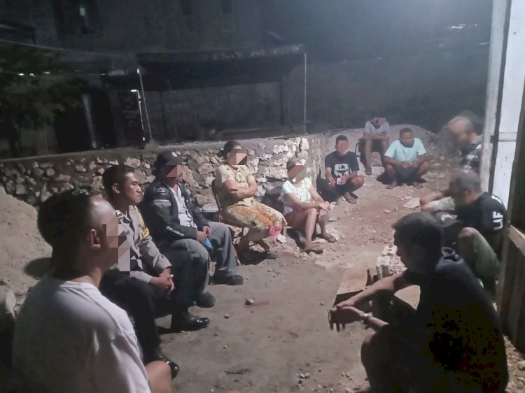 Kedepankan Musyawarah, Bhabinkamtibmas Oepura Damaikan Perselisihan Warga.