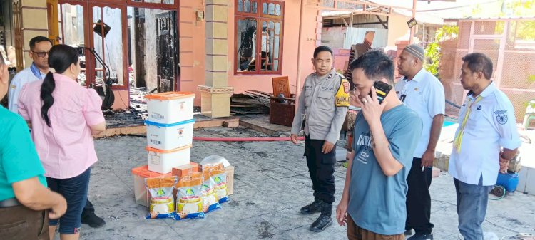 Bhabinkamtibmas Kayu Putih Hadir Dampingi Penyaluran Bantuan bagi Korban Kebakaran