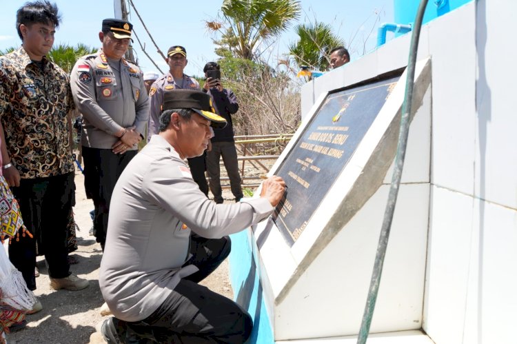 Disambut Tangis Haru Masyarakat Desa Benu Takari, Kapolda NTT Resmikan Sumur Bor di Desa Benu.
