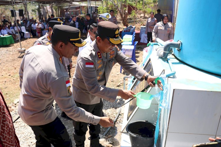 Kapolda NTT Resmikan Sumur Bor di Bello, Warga Kini Lebih Mudah Mendapatkan Air Bersih.