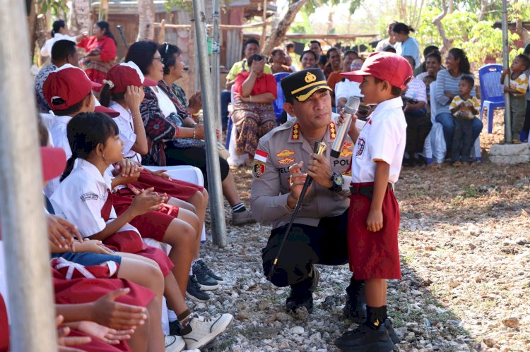 Kapolresta Kupang Kota Sapa Siswa di Bello, Beri Motivasi untuk Raih Cita-Cita.