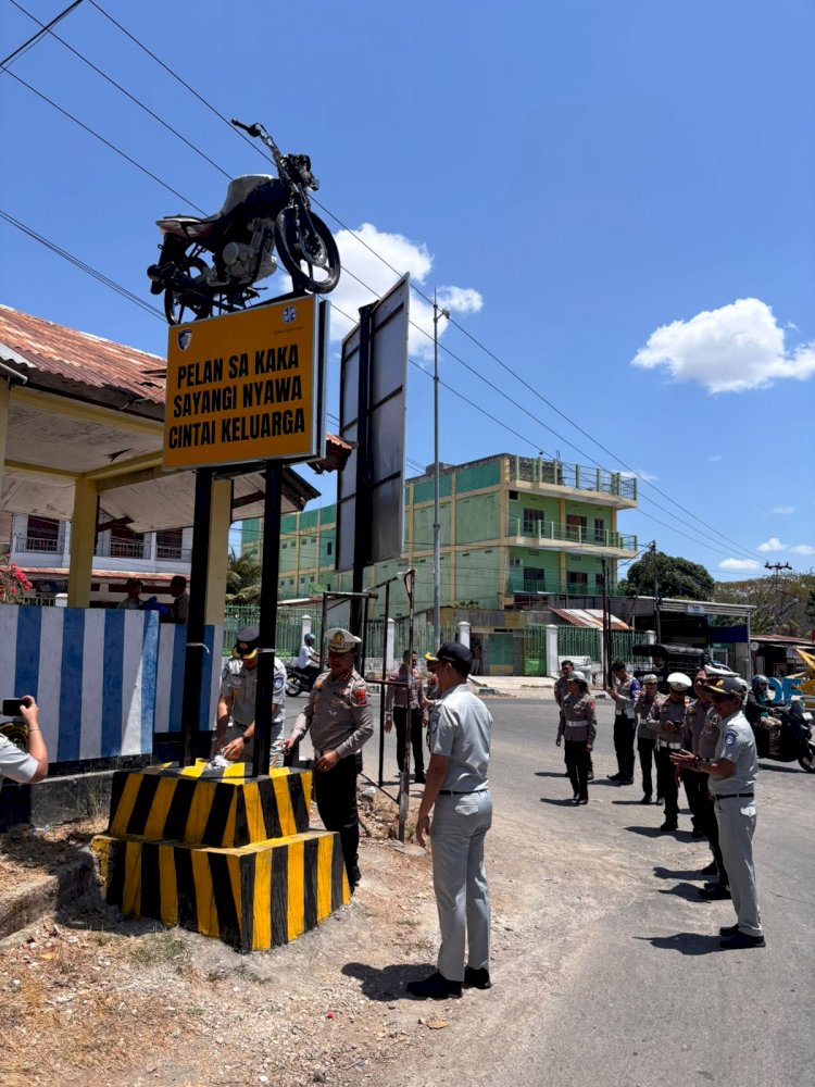 Monumen Kecelakaan Diresmikan di Oesapa, Jadi Pengingat Pentingnya Keselamatan Berlalu Lintas.